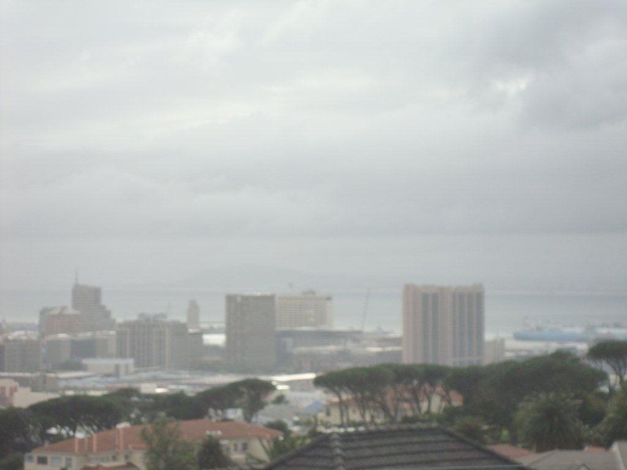 To Let 2 Bedroom Property for Rent in Vredehoek Western Cape